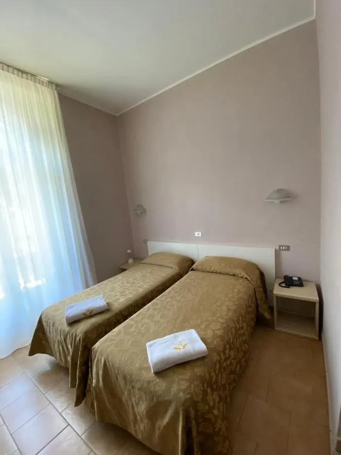 **  Hotel Atena Milan Italie