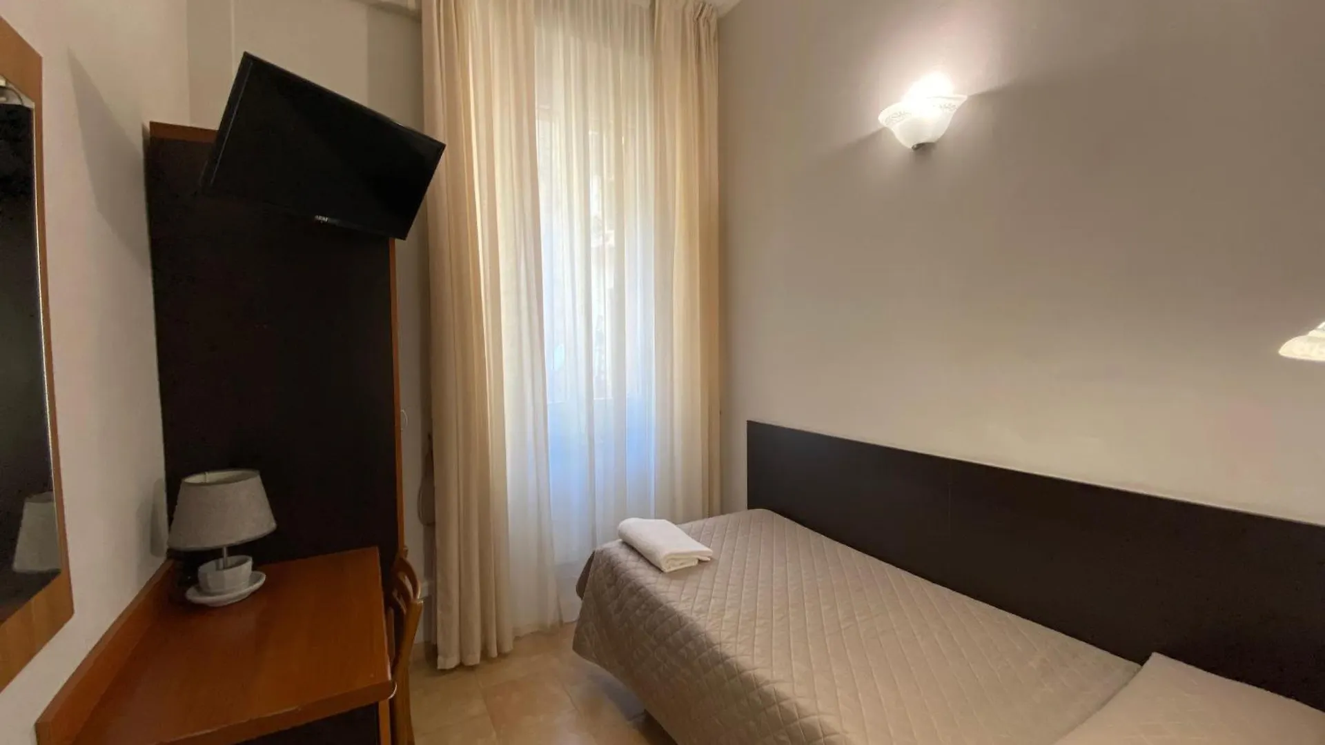 Hotel Atena Milano 2*,  İtalya