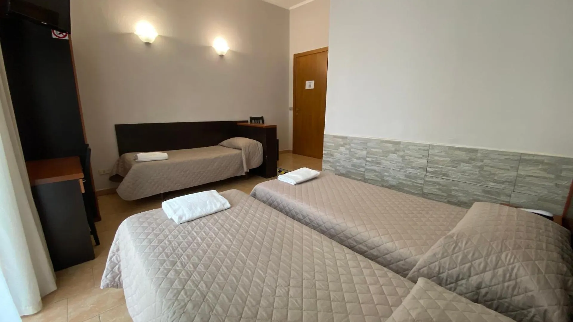 **  Hotel Atena Milan Italie